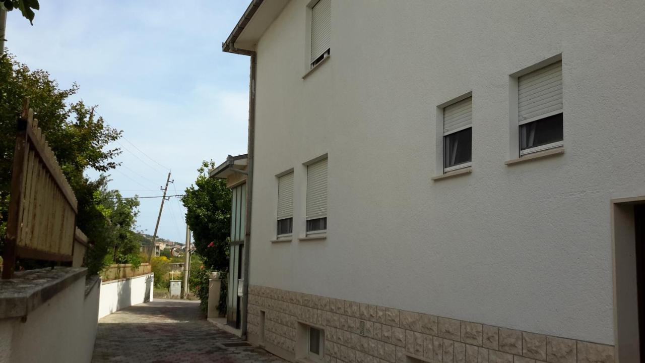 Arya Podstrana Exterior foto